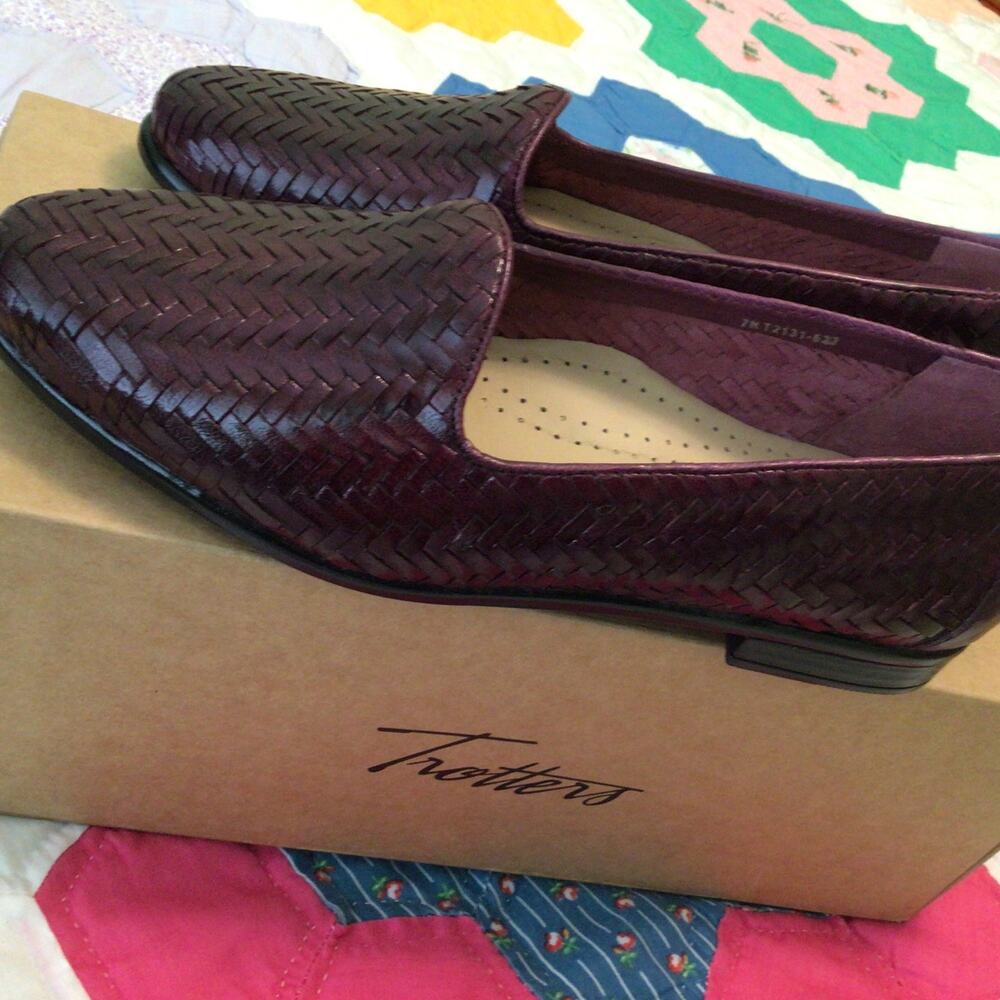 Trotters LIZ Loafers 7N NEW